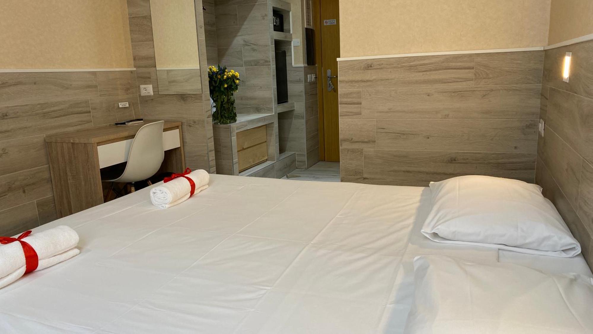 Quarto Clássico com Cama de Casal ou 2 de Solteiro