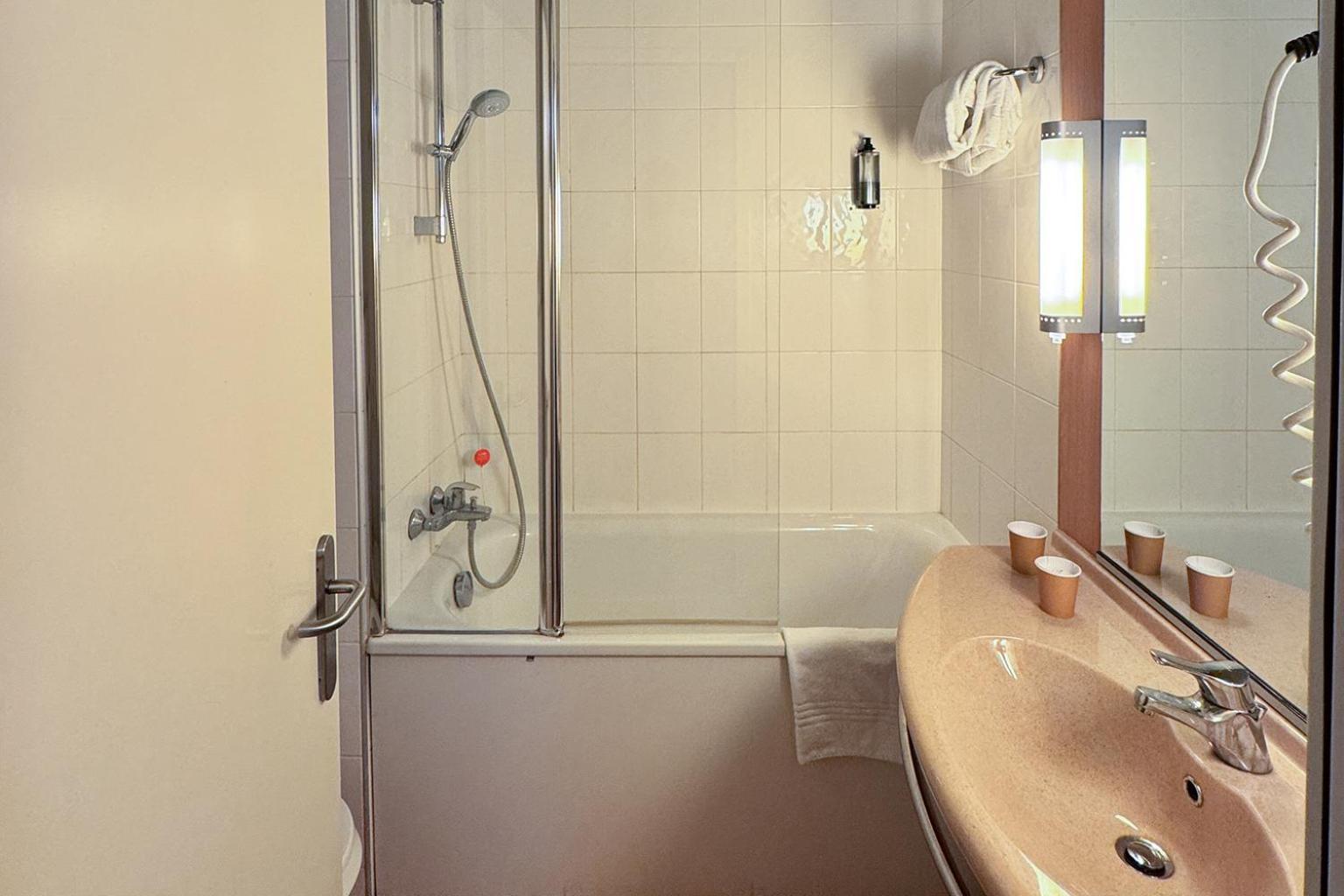 Twin Room,1679561965:JPEG