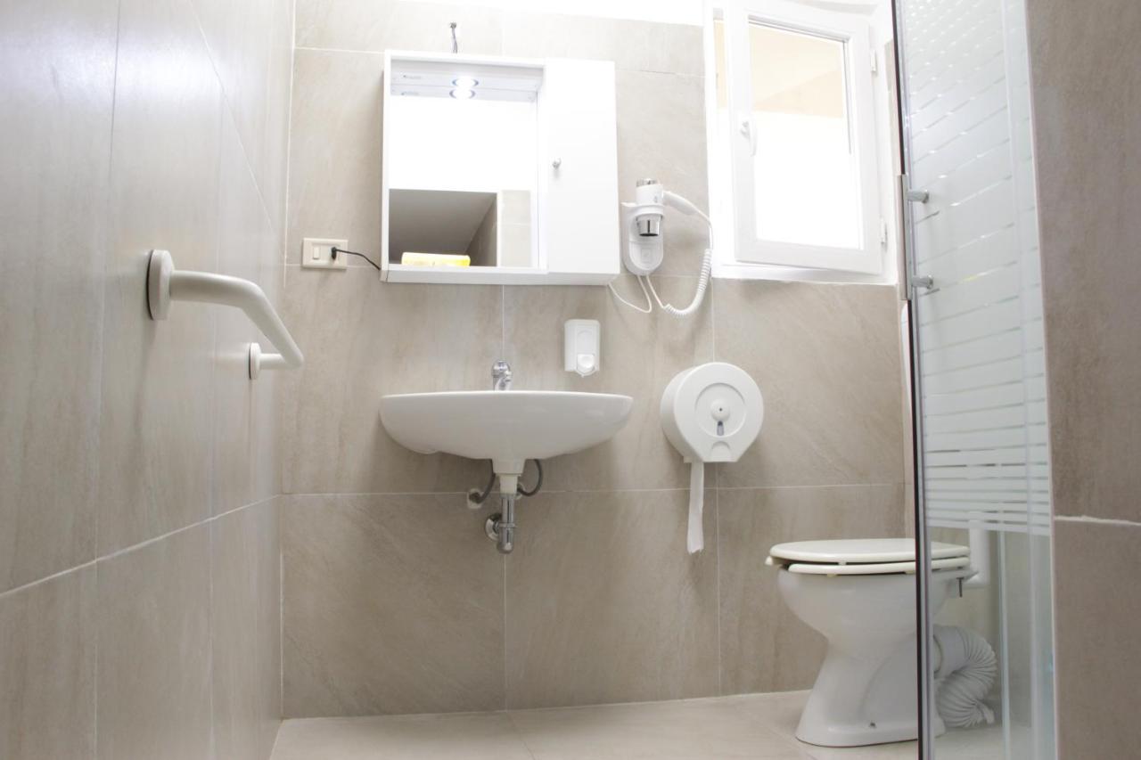 Quadruple Room with Shared Bathroom,746832362:JPEG