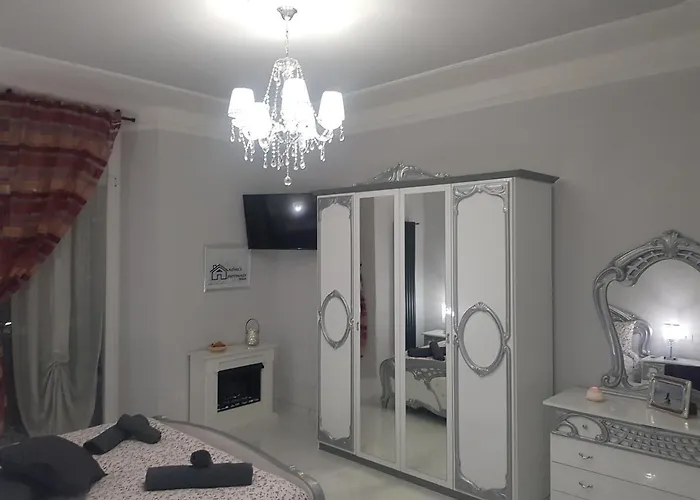 La villa: Black & White